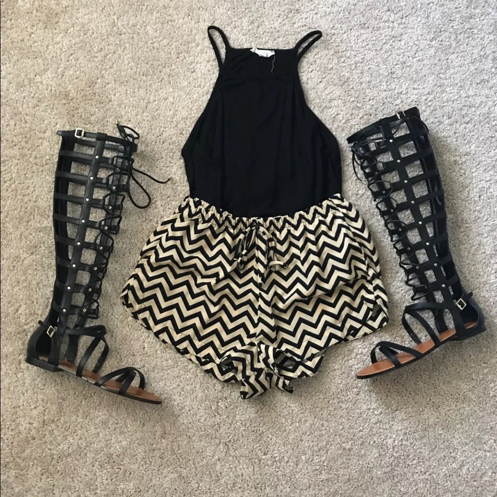 ‼️🆑‼️ Charlotte Russe zig zag Shorts